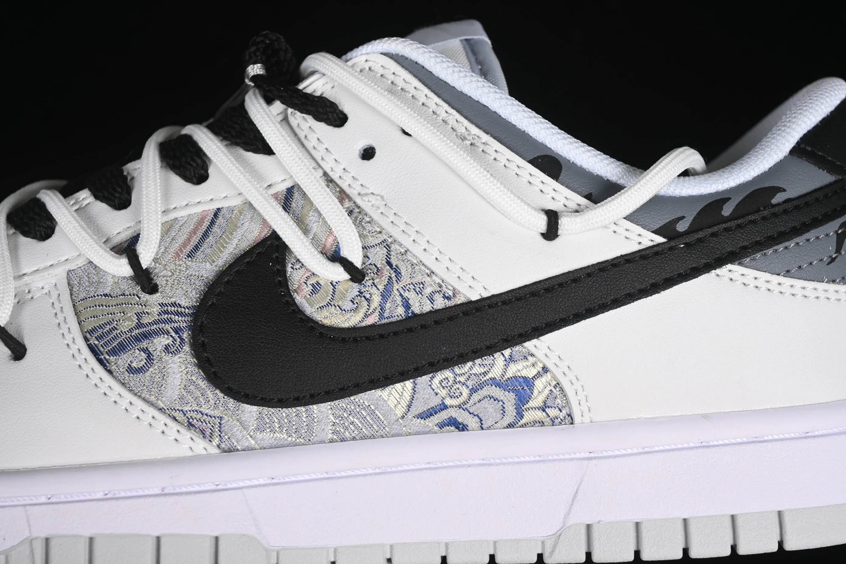 All categories Nk SB Dunk series Nk SB Dunk Low low-top sneakers Nk Dunk Low Year of the Dragon limited edition CNY Qiansi Ancient Rhyme Gift Box Silver White SB strap low-top casual sneakers DV0831-101